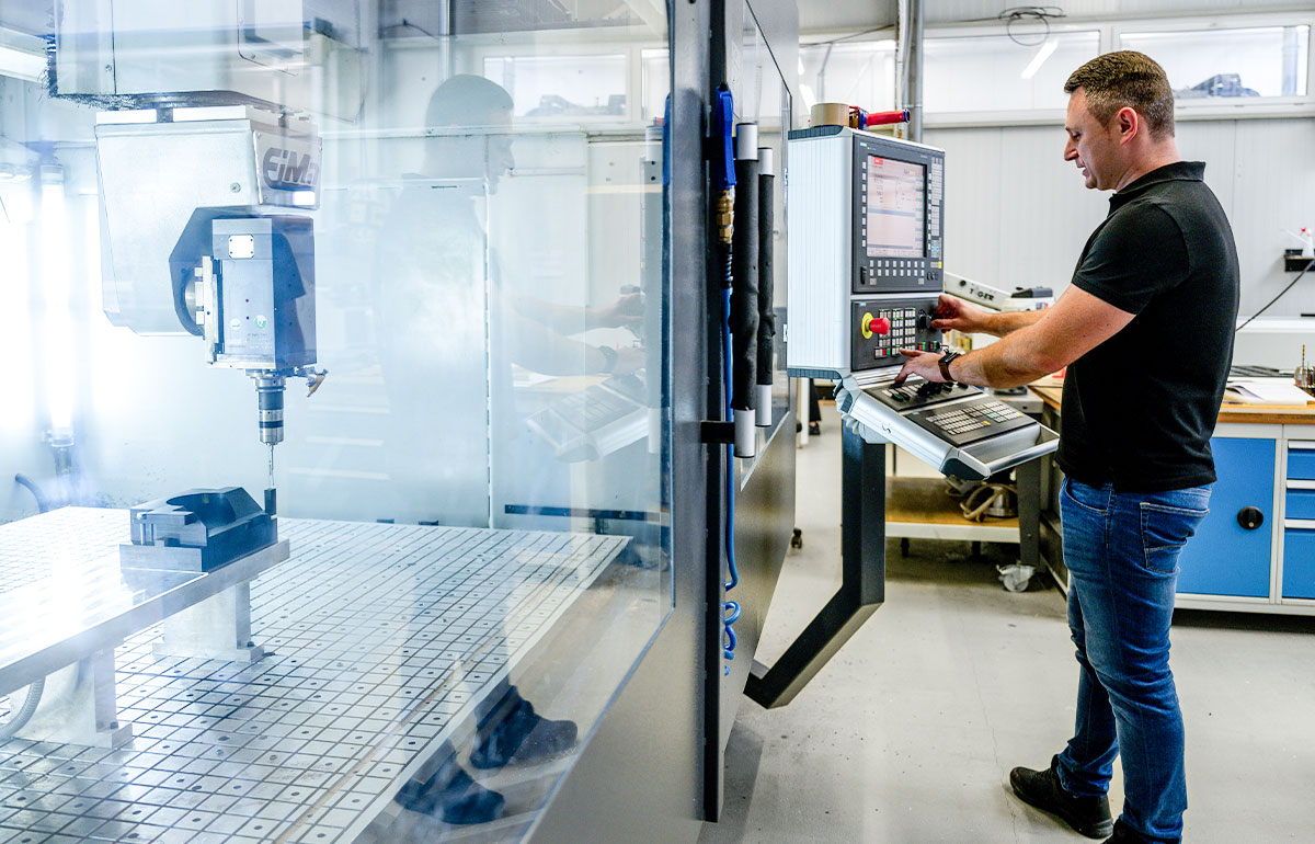 Bildergalerie, Bild 6, Ueber uns, Fraesmaschine