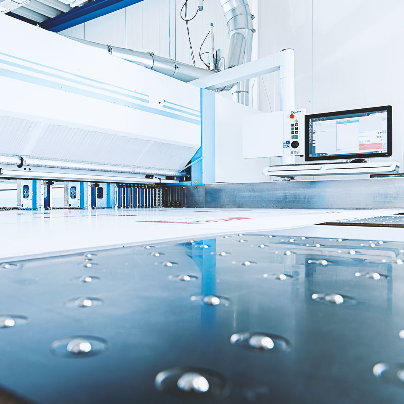 Kunststoff-Zuschnitte und Lasermarkierungen - alles unter einem Dach