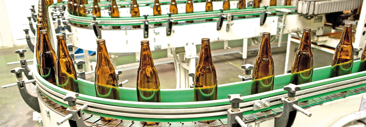 Technische Kunststoffe werden zunehmend als Ersatz für traditionelle Werkstoffe wie Bronze, Edelstahl, Aluminium und Keramik in Lager- und Gleitanwendungen verwendet. Typische Einsatzbereiche umfassen Lager wie Buchsen, Druckscheiben, Führungen sowie dimensionsstabile Teile für Präzisionsmechanismen, darunter Gleitschienen, Zahnräder, Laufrollen, Pumpenteile und Auskleidungen.